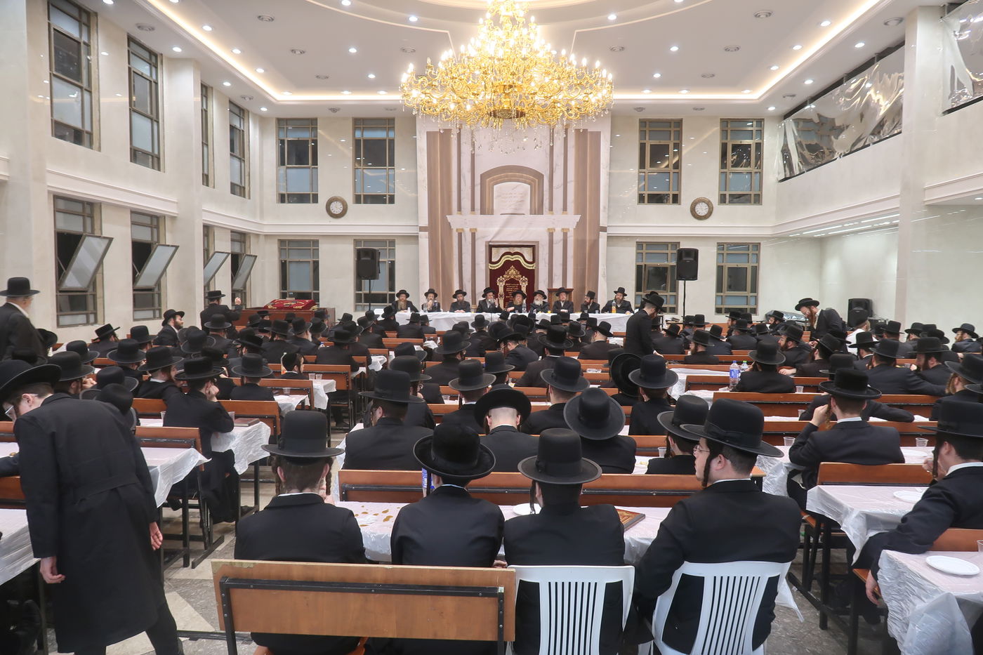 האדמו"ר מדינוב בביקור במוסדות סאטמר