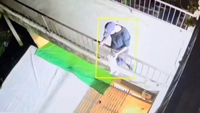 תושב טבריה הסתכסך עם שכניו והצית להם את הפרגולה | תיעוד