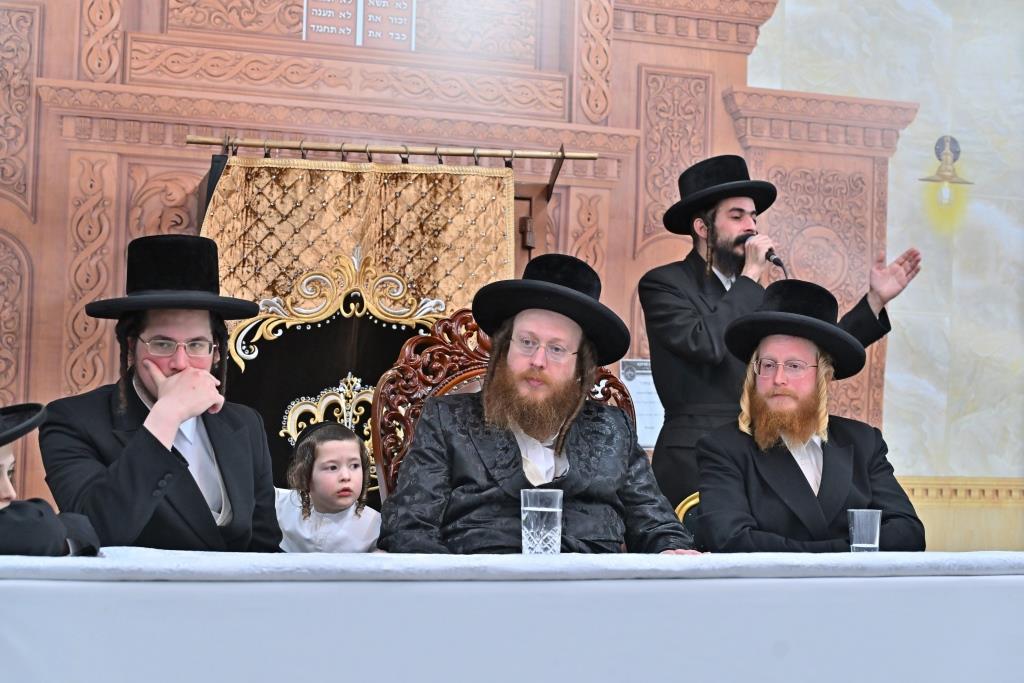 חנוכה בחצר הקודש ספינקא בית שמש