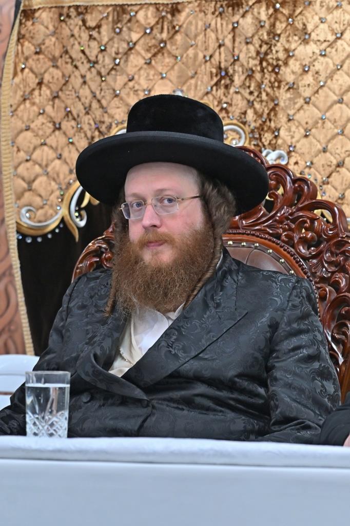 חנוכה בחצר הקודש ספינקא בית שמש