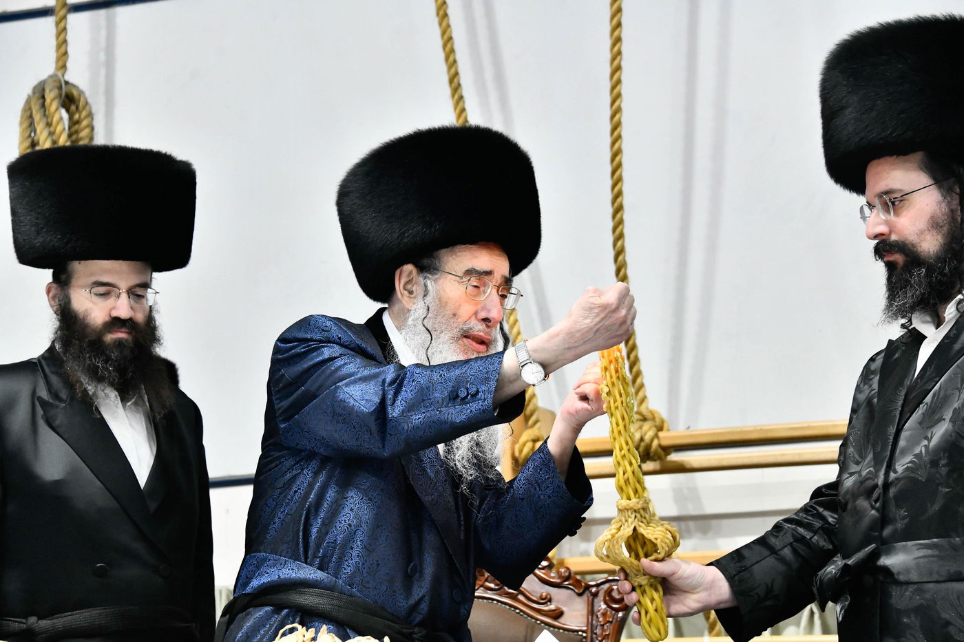 מוצאי שבת חנוכה בחצה"ק אלכסנדר