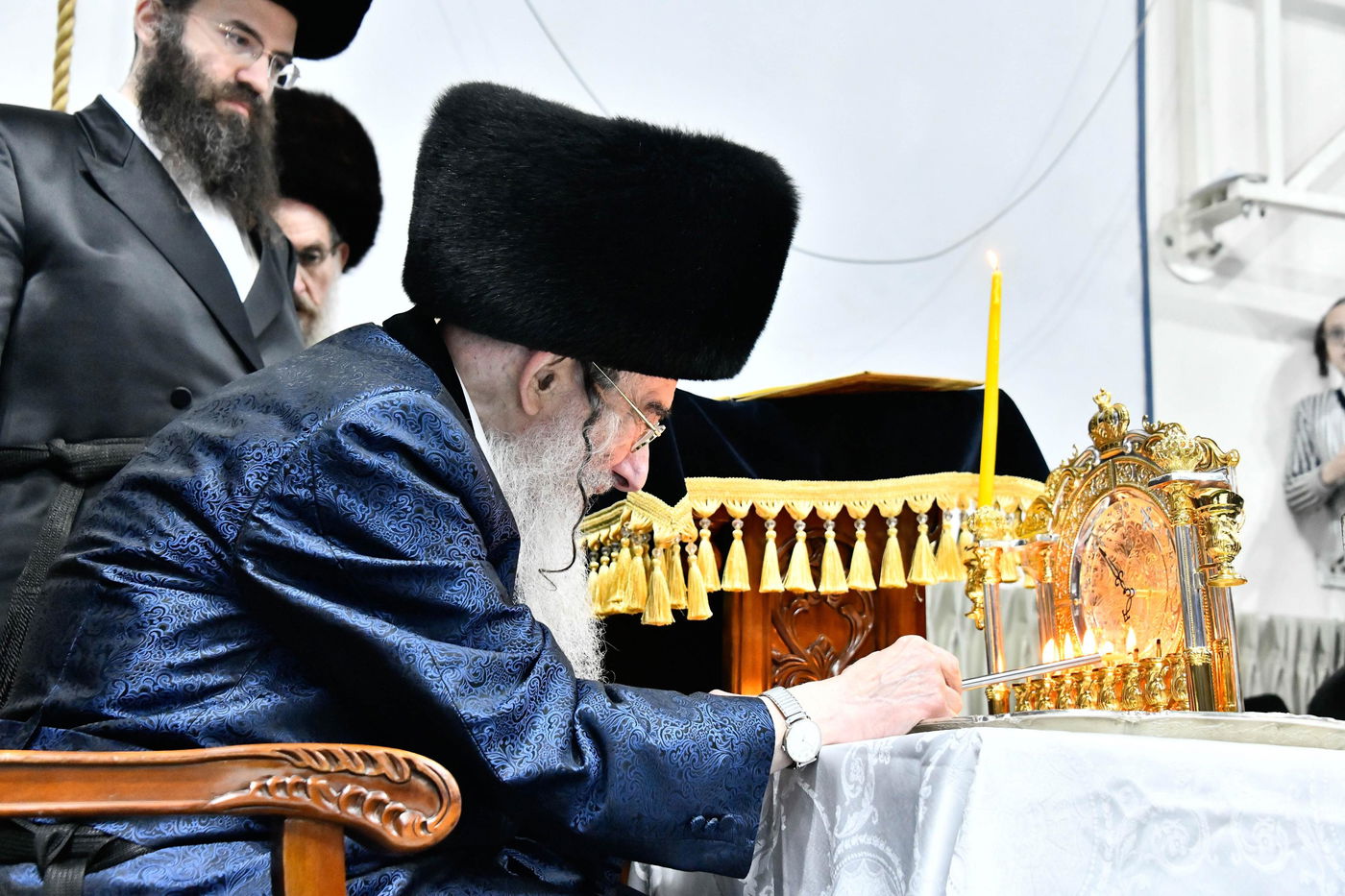 מוצאי שבת חנוכה בחצה"ק אלכסנדר