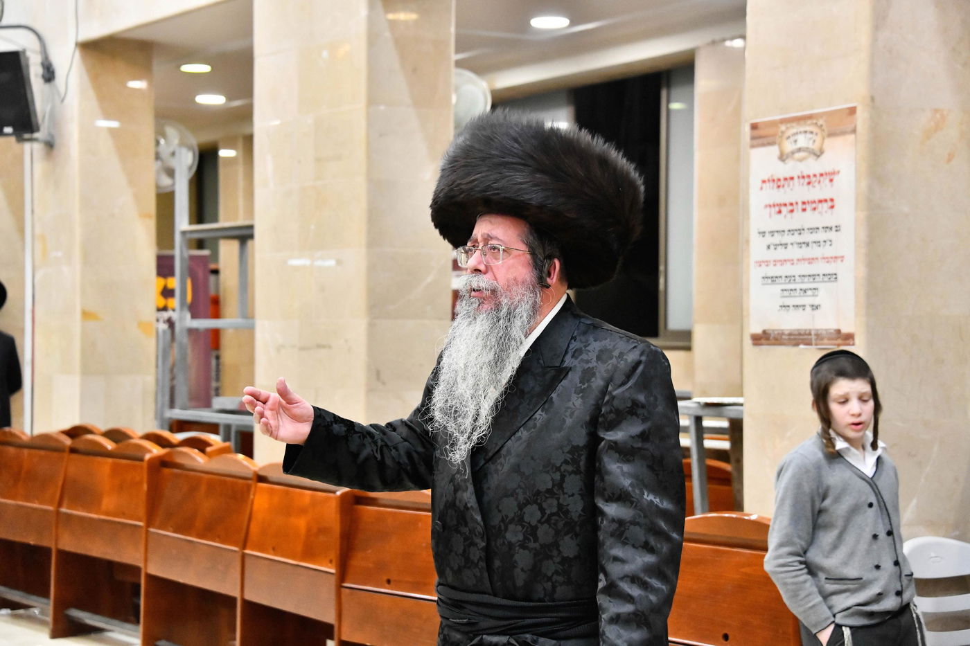 מוצאי שבת חנוכה בחצה"ק שבט הלוי