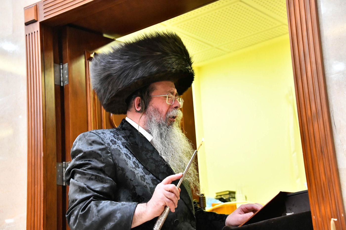 מוצאי שבת חנוכה בחצה"ק שבט הלוי