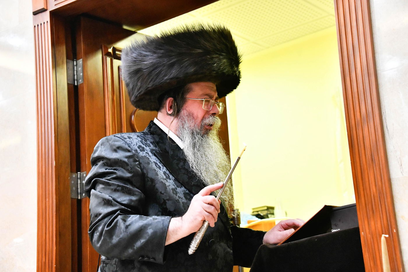 מוצאי שבת חנוכה בחצה"ק שבט הלוי