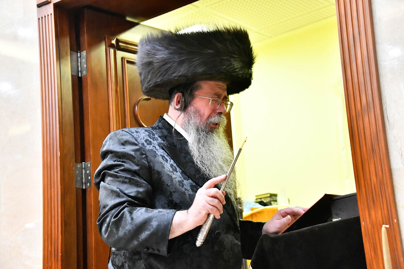 מוצאי שבת חנוכה בחצה"ק שבט הלוי