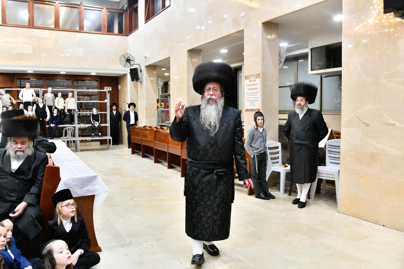 מוצאי שבת חנוכה בחצה"ק שבט הלוי