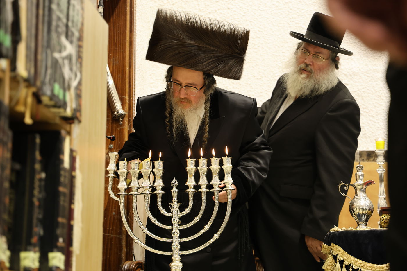 זאת חנוכה בחצה"ק ביאלה ב"ב