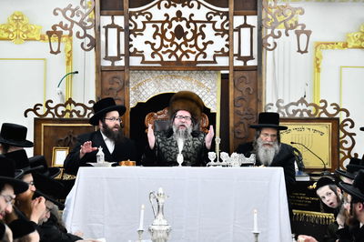 זאת חנוכה בחצה"ק סקולען ירושלים