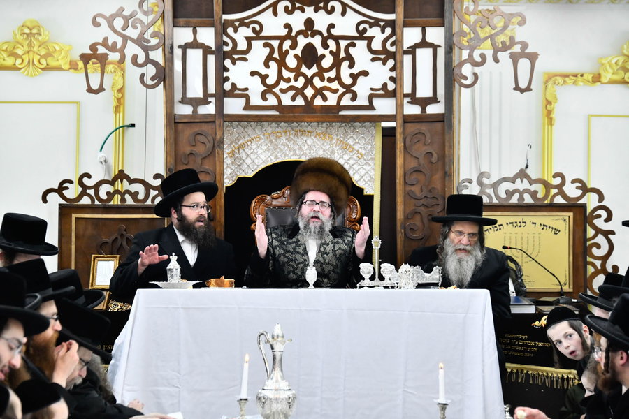 זאת חנוכה בחצה"ק סקולען ירושלים