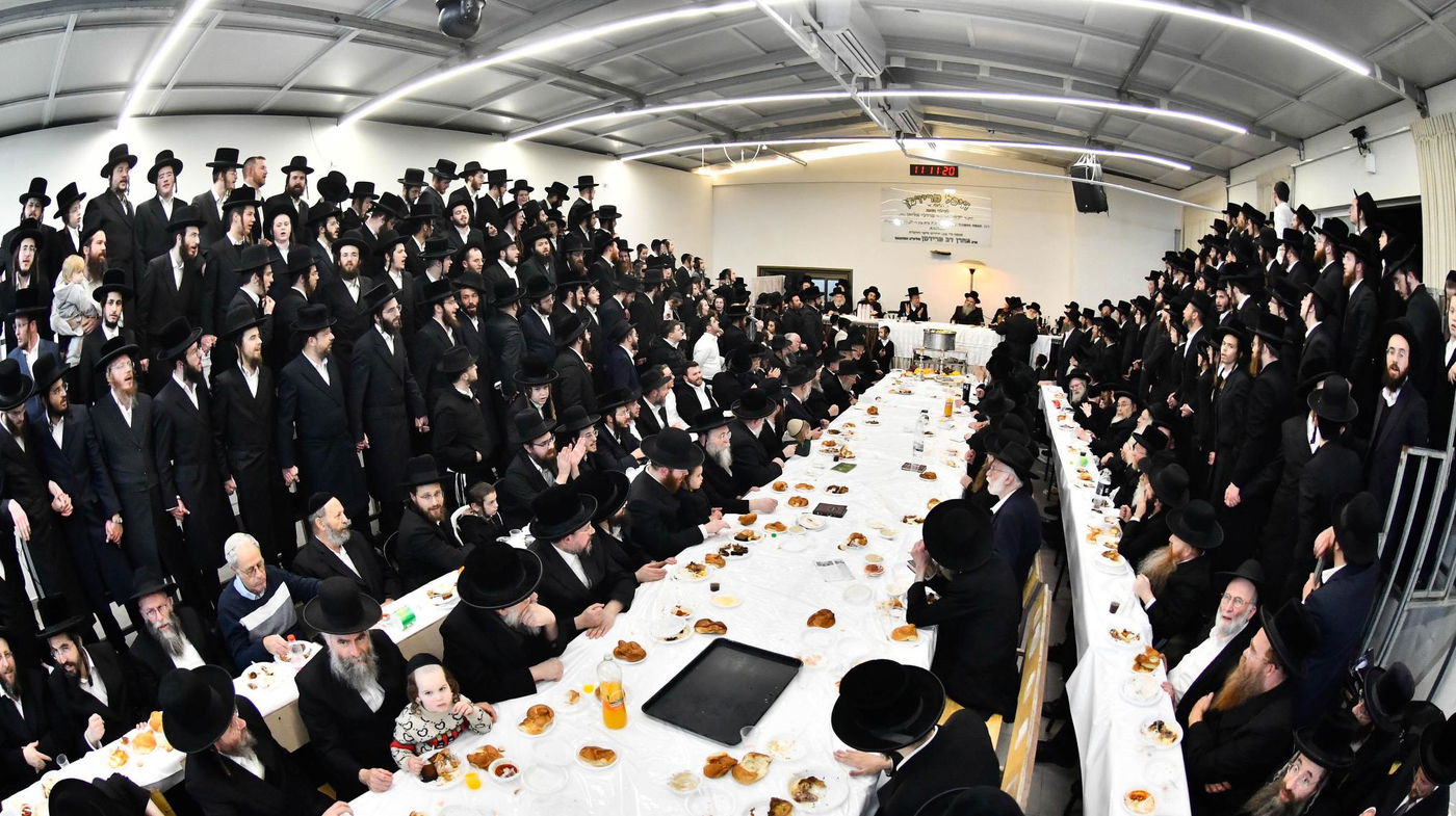 זאת חנוכה בחצה"ק טולנא