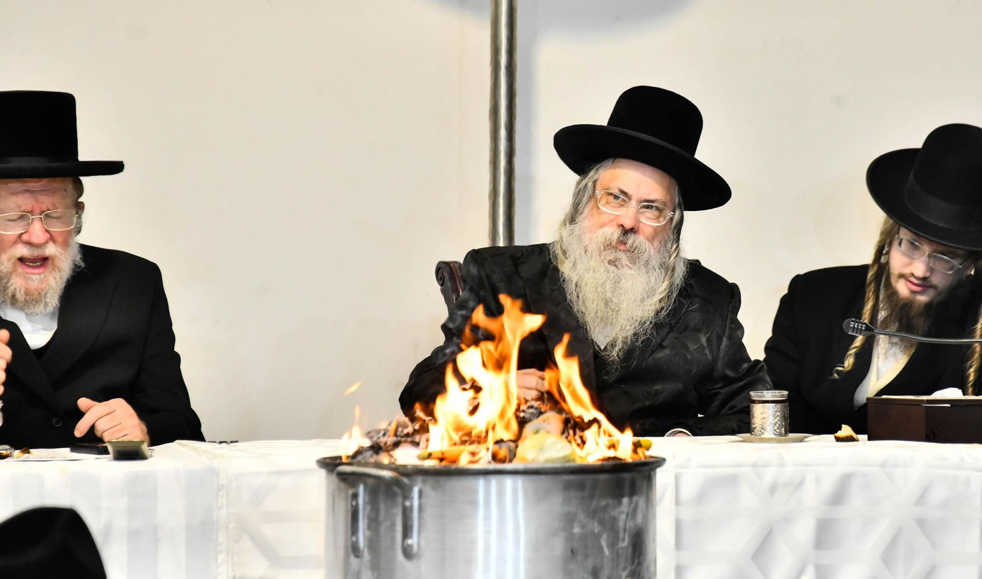 זאת חנוכה בחצה"ק טולנא