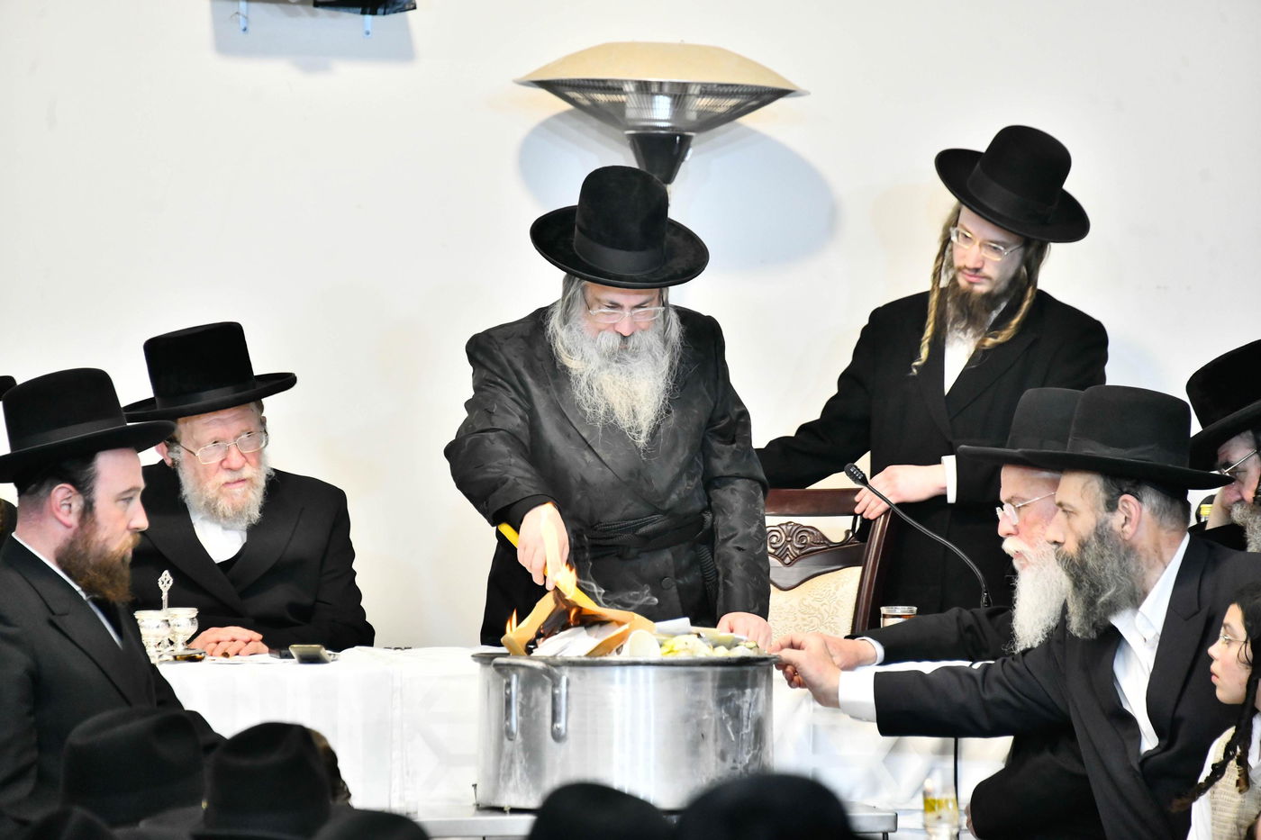 זאת חנוכה בחצה"ק טולנא