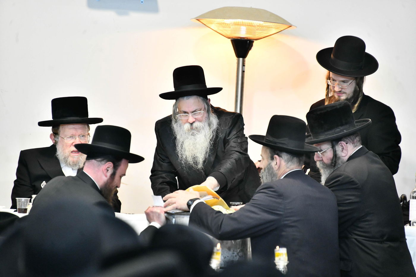 זאת חנוכה בחצה"ק טולנא