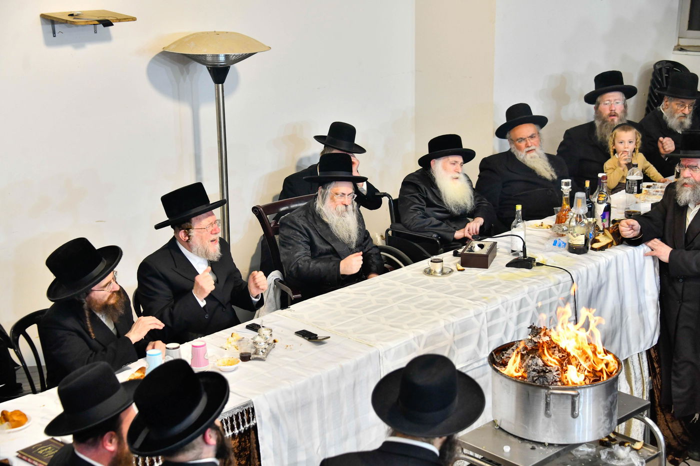 זאת חנוכה בחצה"ק טולנא