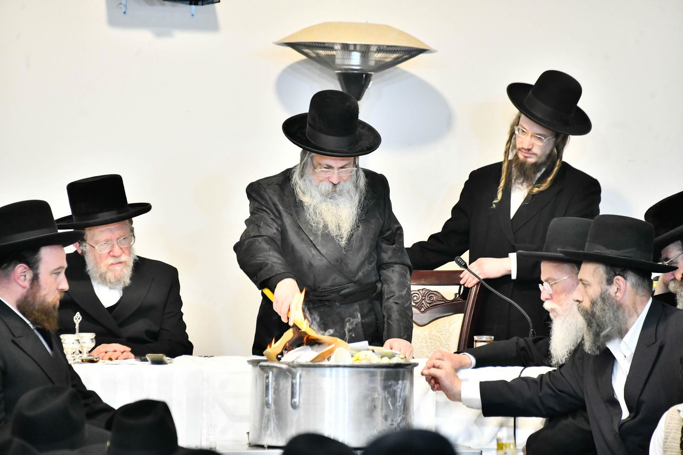 זאת חנוכה בחצה"ק טולנא