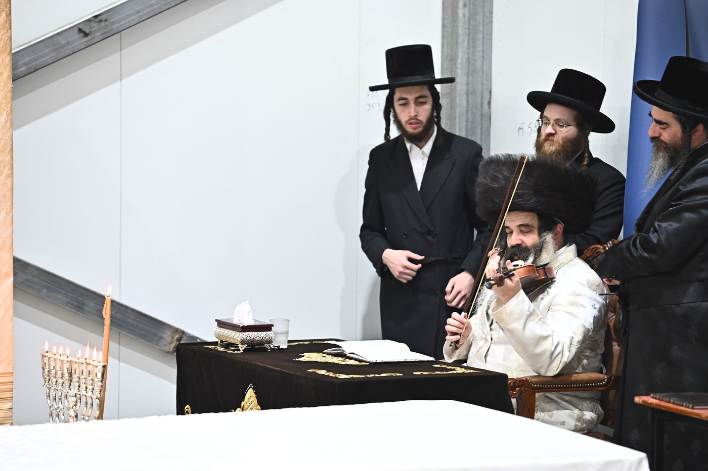 זאת חנוכה בחצה"ק זוטשקה