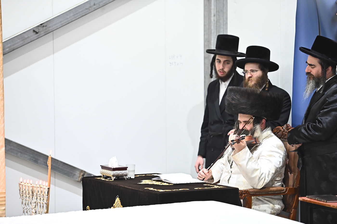 זאת חנוכה בחצה"ק זוטשקה