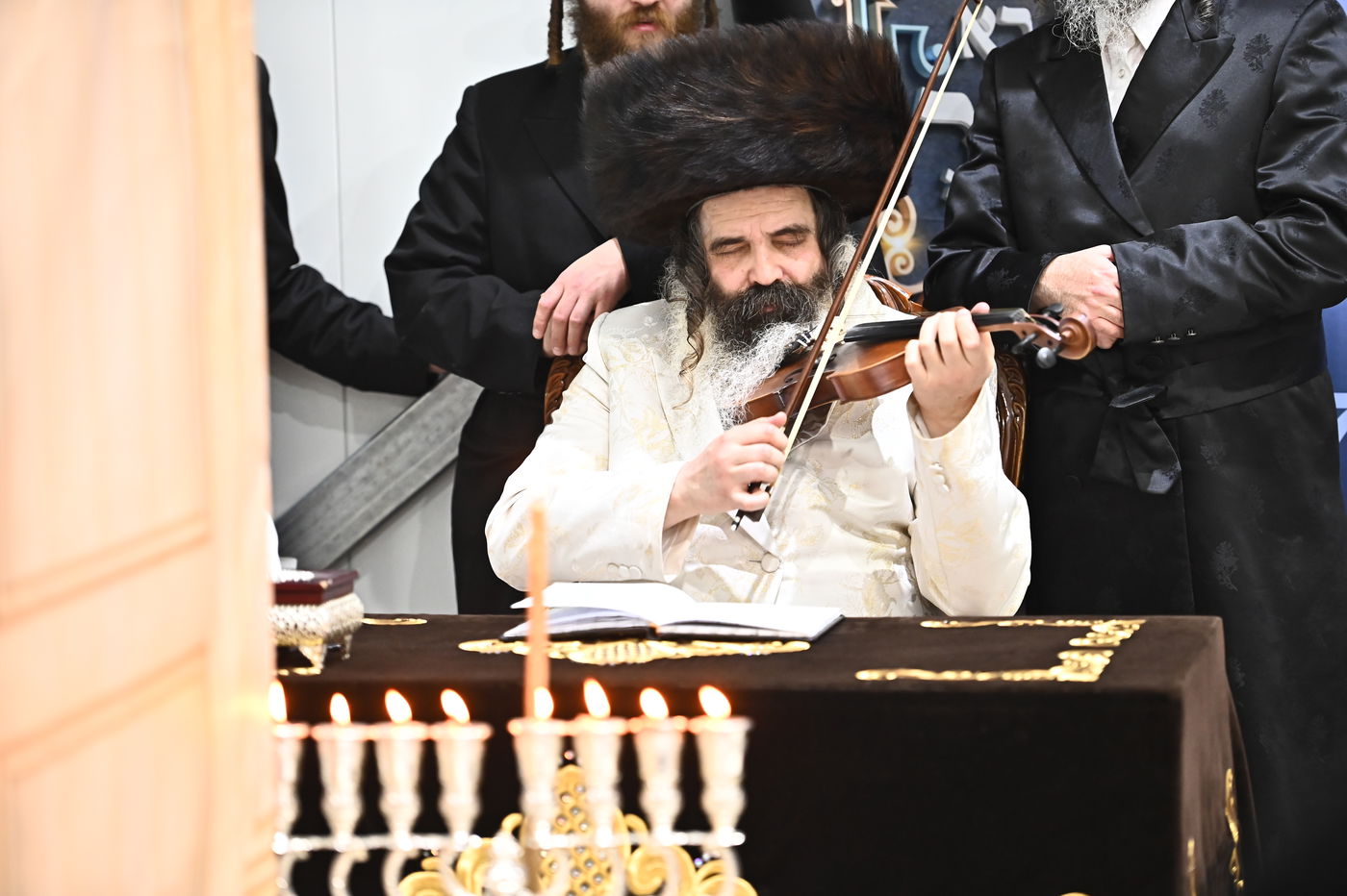 זאת חנוכה בחצה"ק זוטשקה