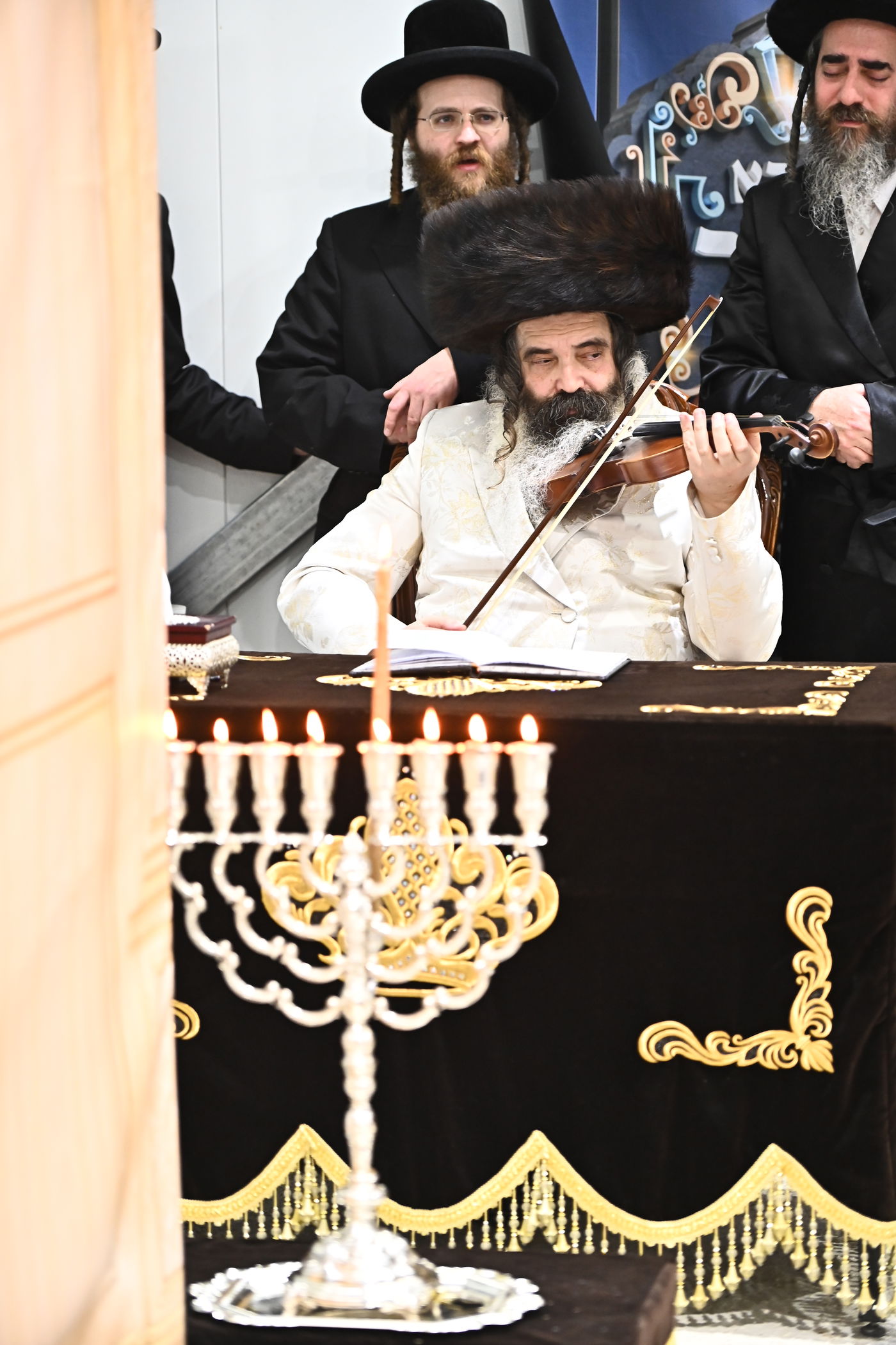 זאת חנוכה בחצה"ק זוטשקה