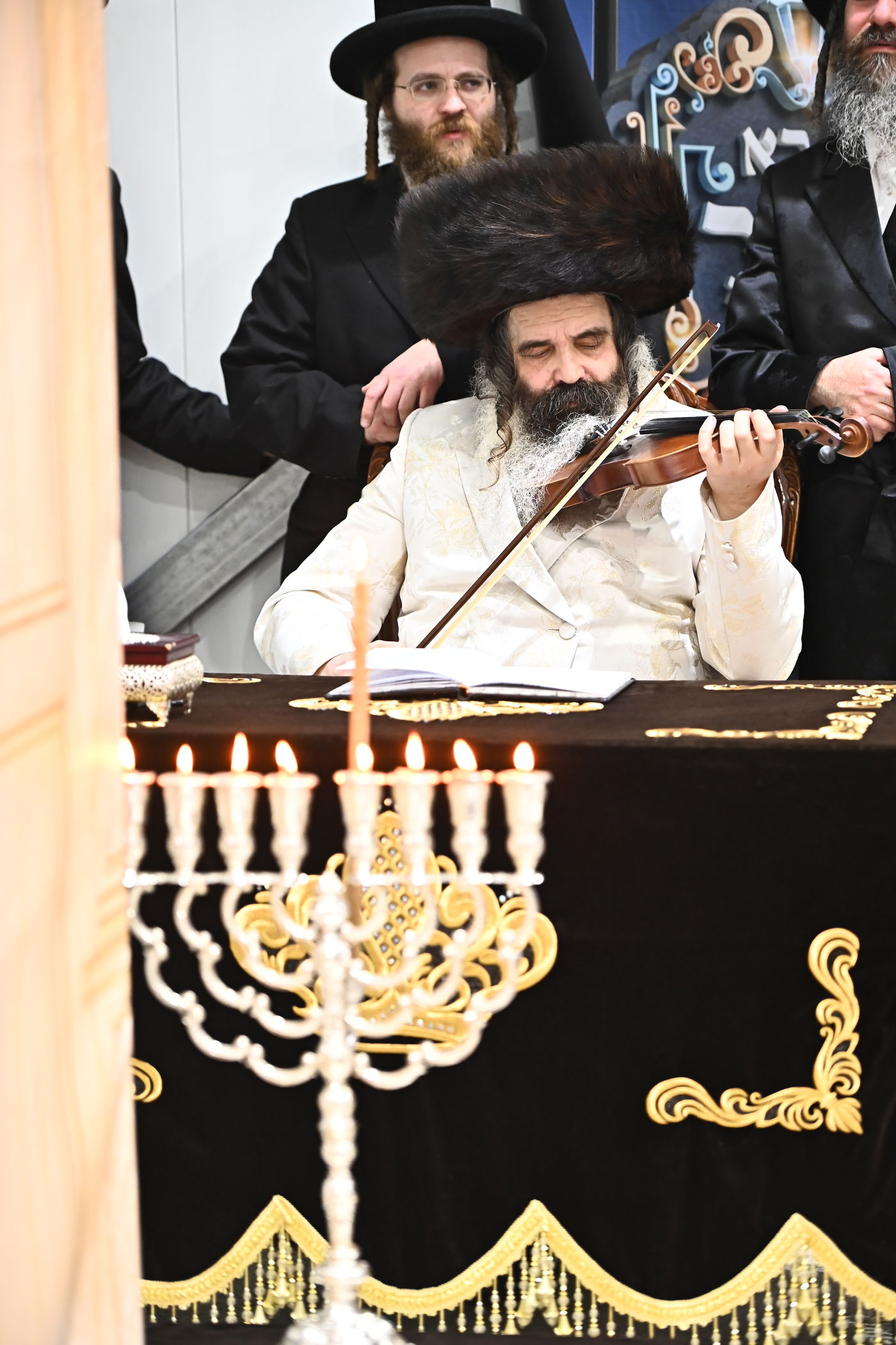 זאת חנוכה בחצה"ק זוטשקה