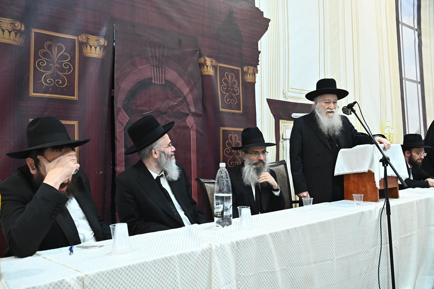 מסיבת חנוכה בישיבת פוניבז'