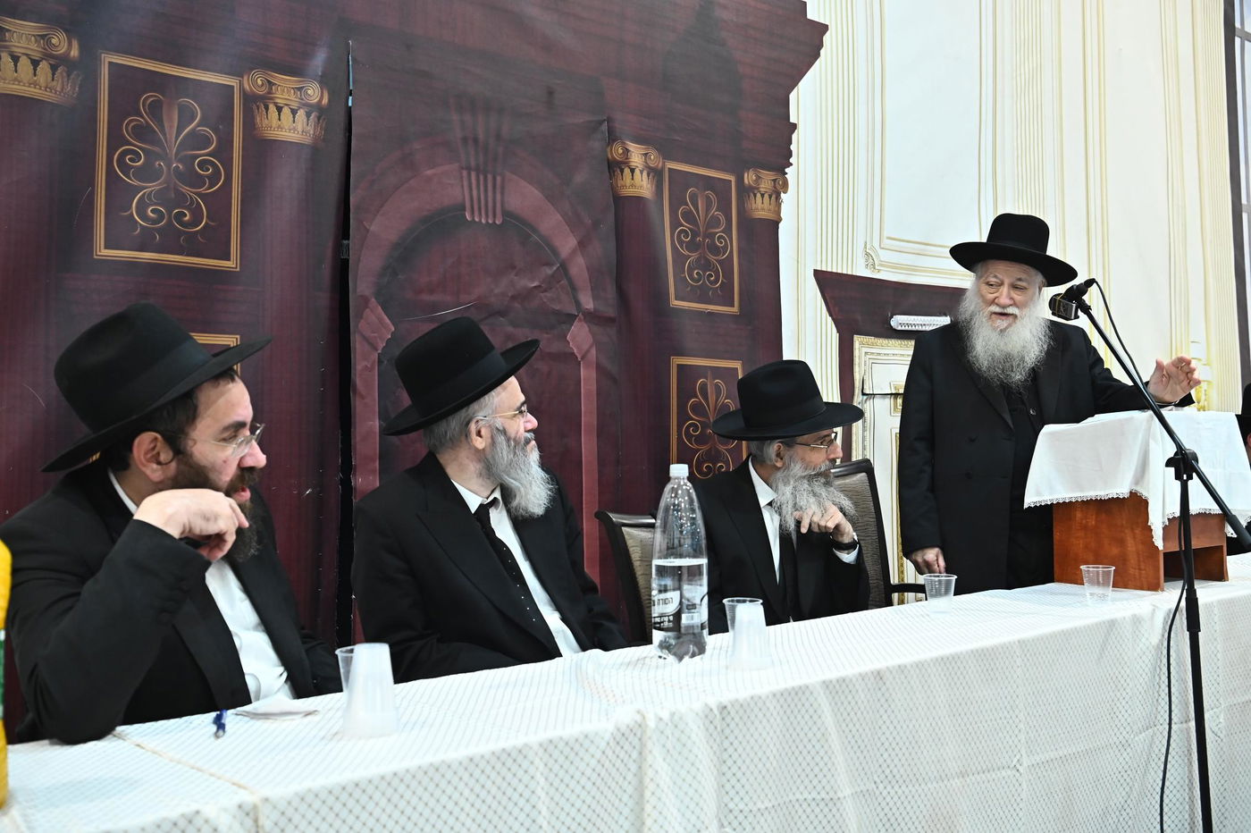 מסיבת חנוכה בישיבת פוניבז'