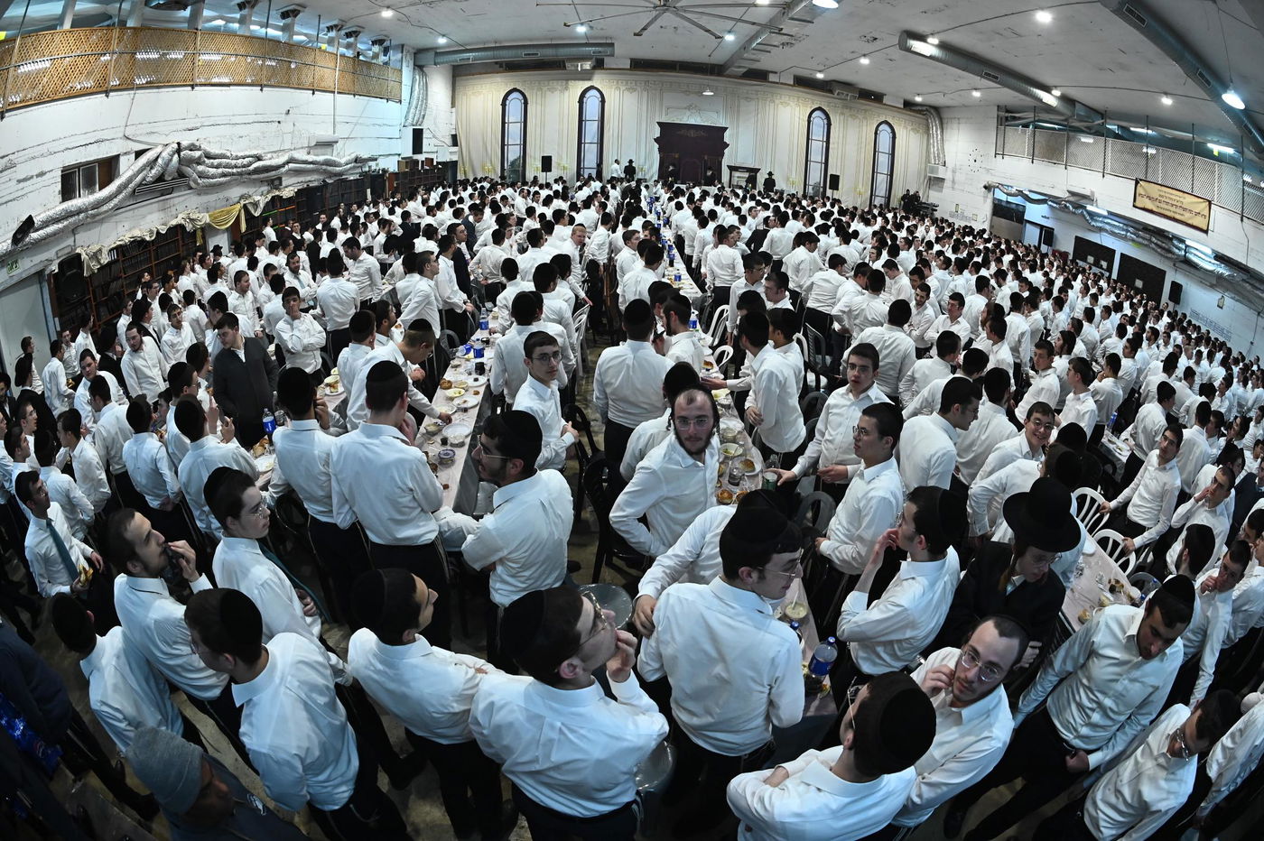 מסיבת חנוכה בישיבת פוניבז'