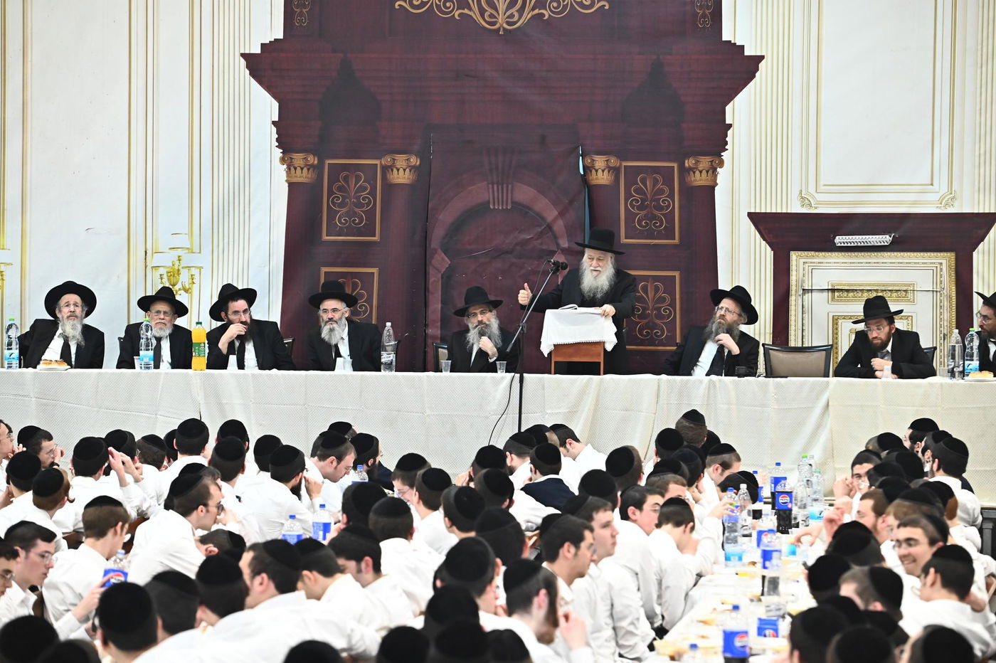 מסיבת חנוכה בישיבת פוניבז'