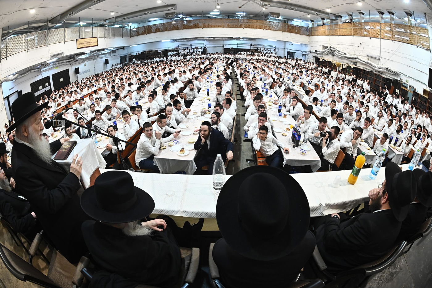 מסיבת חנוכה בישיבת פוניבז'