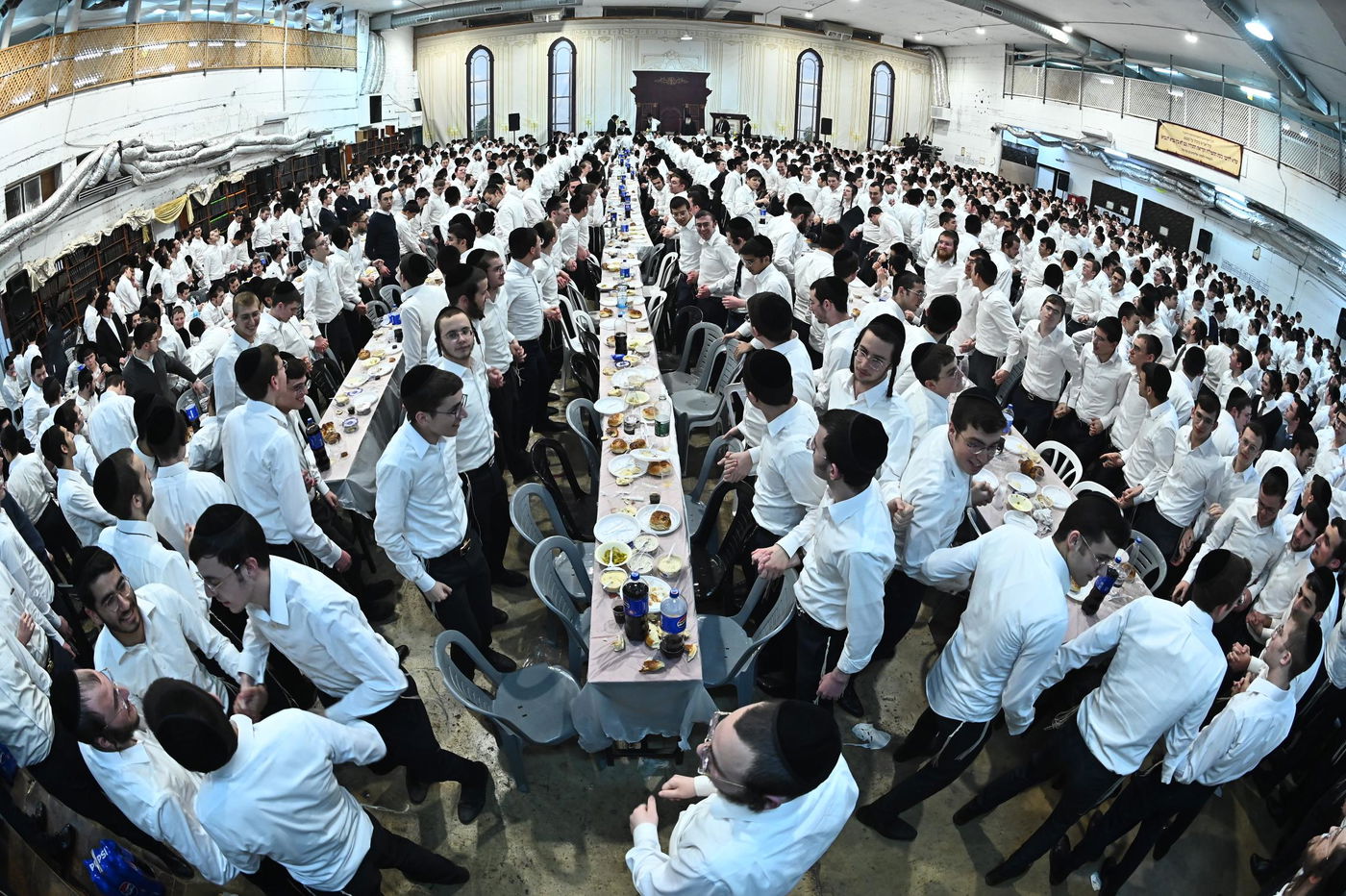 מסיבת חנוכה בישיבת פוניבז'