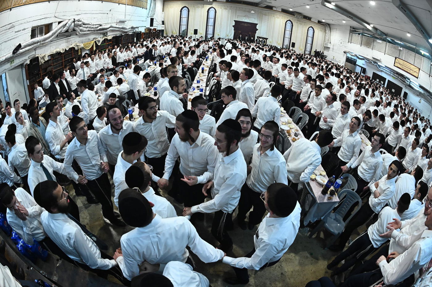 מסיבת חנוכה בישיבת פוניבז'