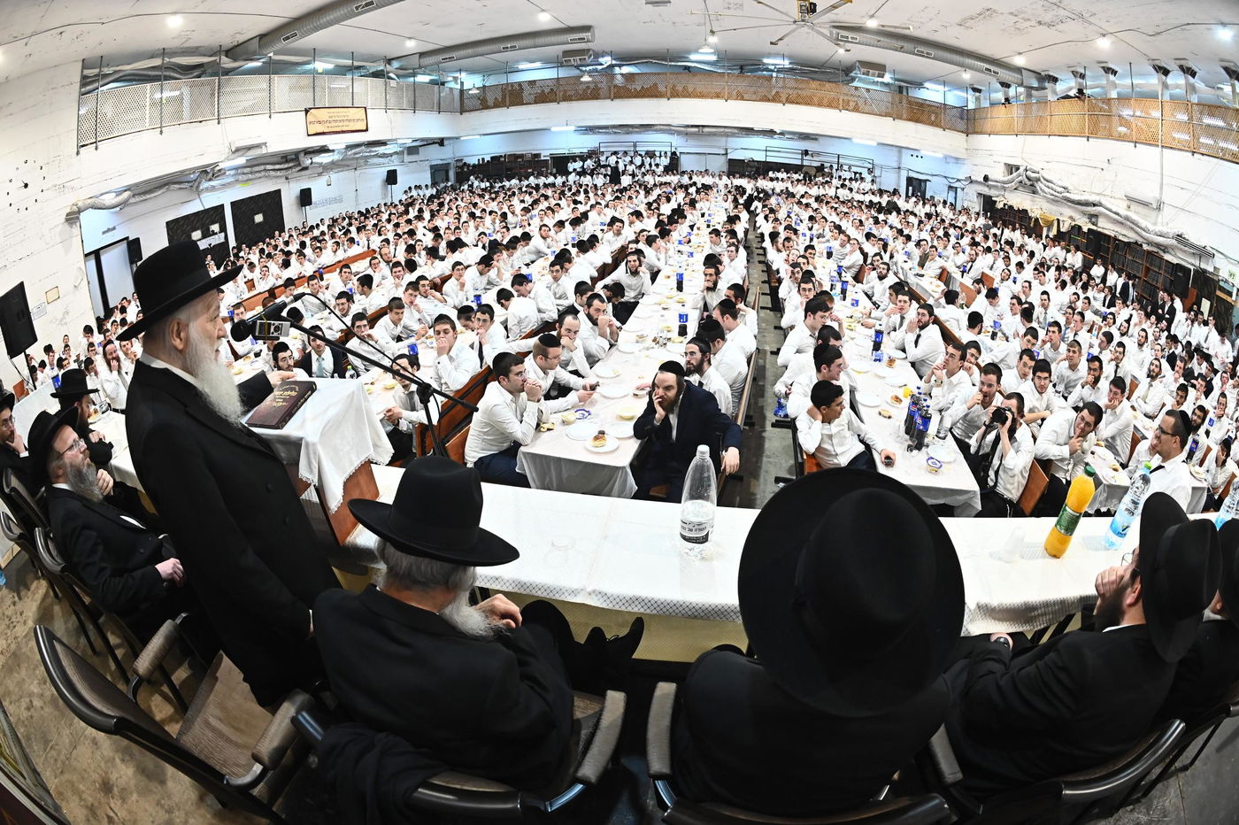 מסיבת חנוכה בישיבת פוניבז'