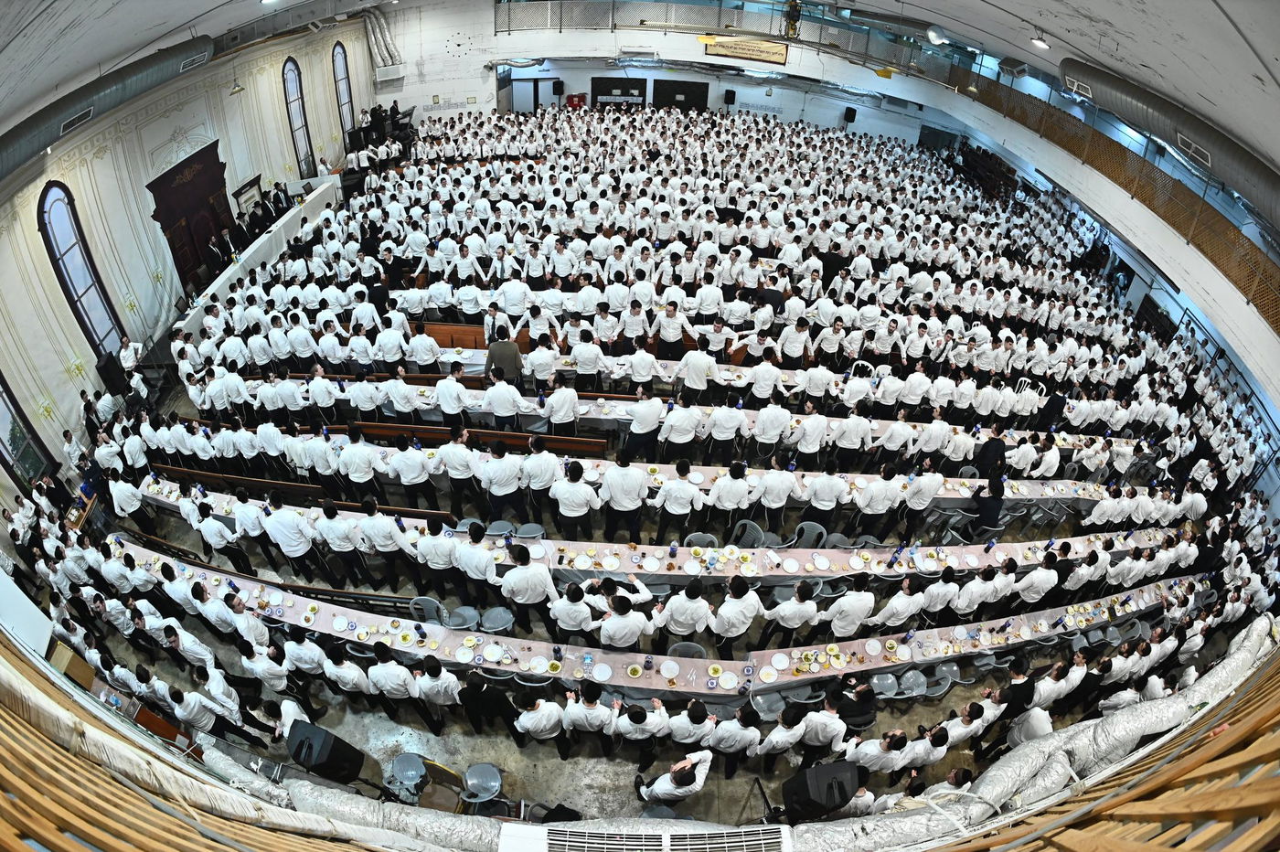 מסיבת חנוכה בישיבת פוניבז'