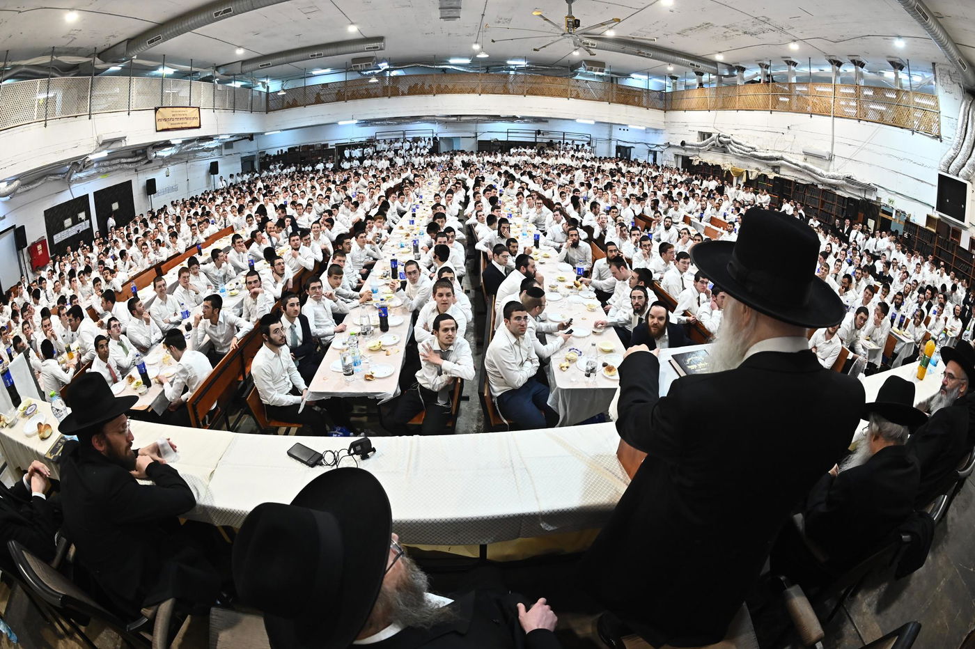 מסיבת חנוכה בישיבת פוניבז'