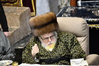 התרגשות במאה שערים: הרבי מתולדות אברהם יצחק הופיע עם ה'קאלפיק'