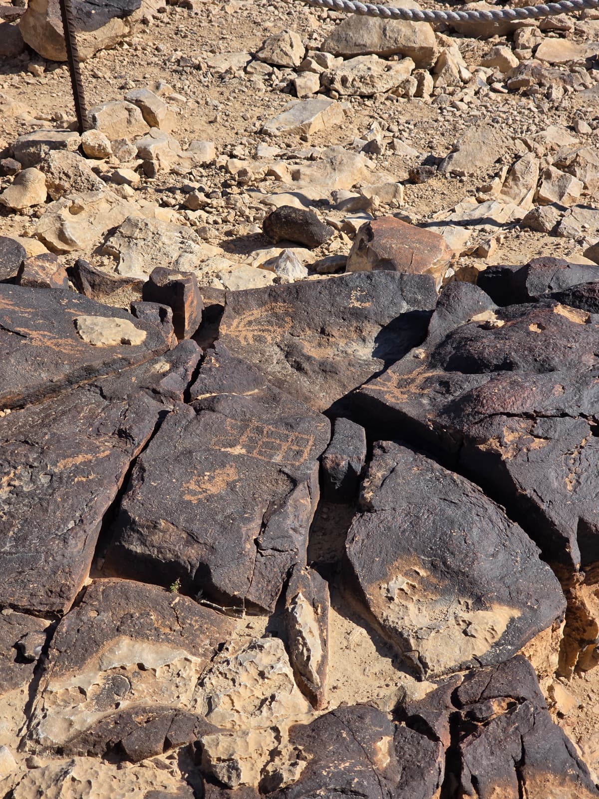 ציור הסלע הנדמה לחוקרים כלוחות הברית