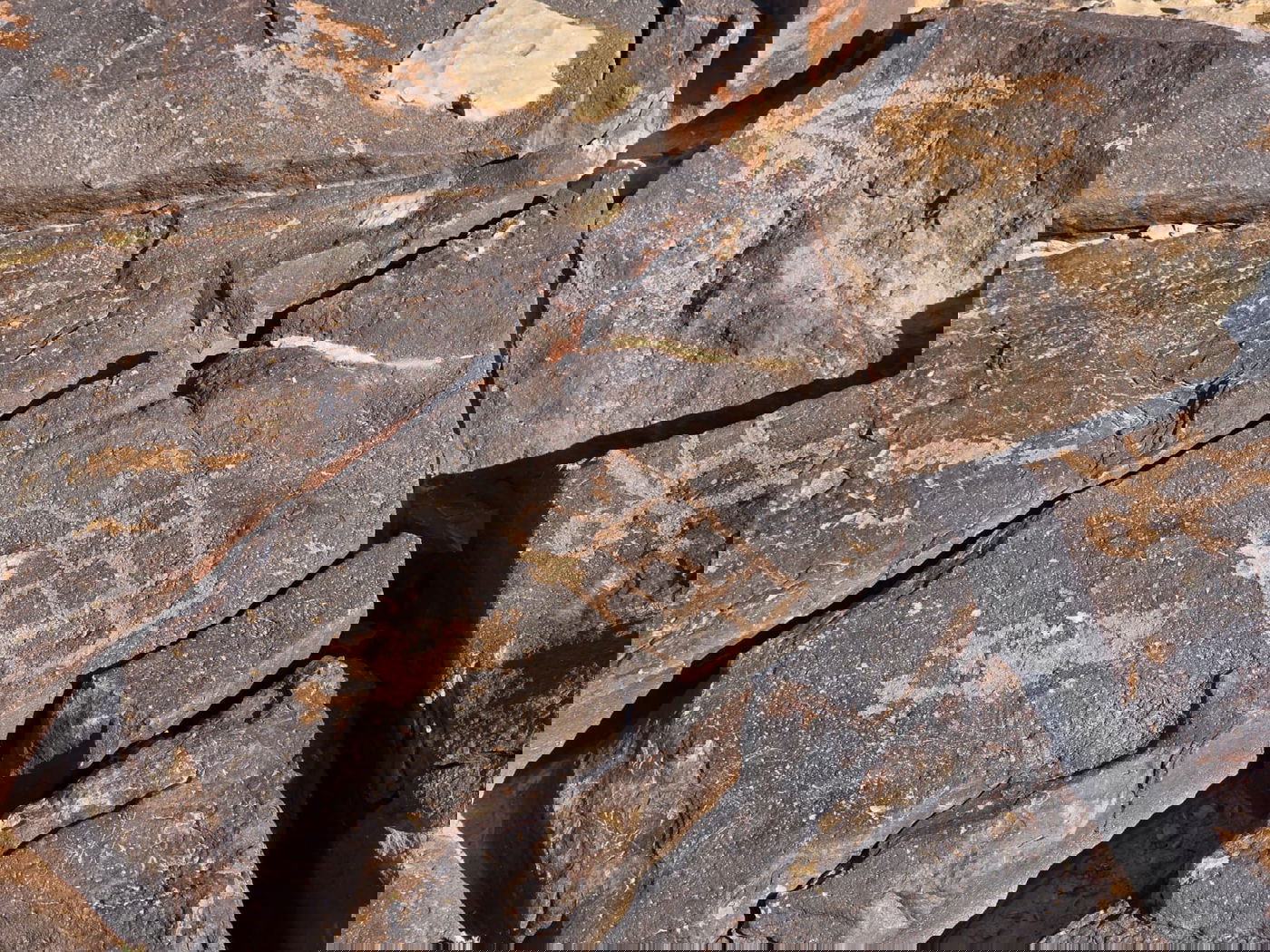 ציור הסלע הנדמה לחוקרים כלוחות הברית