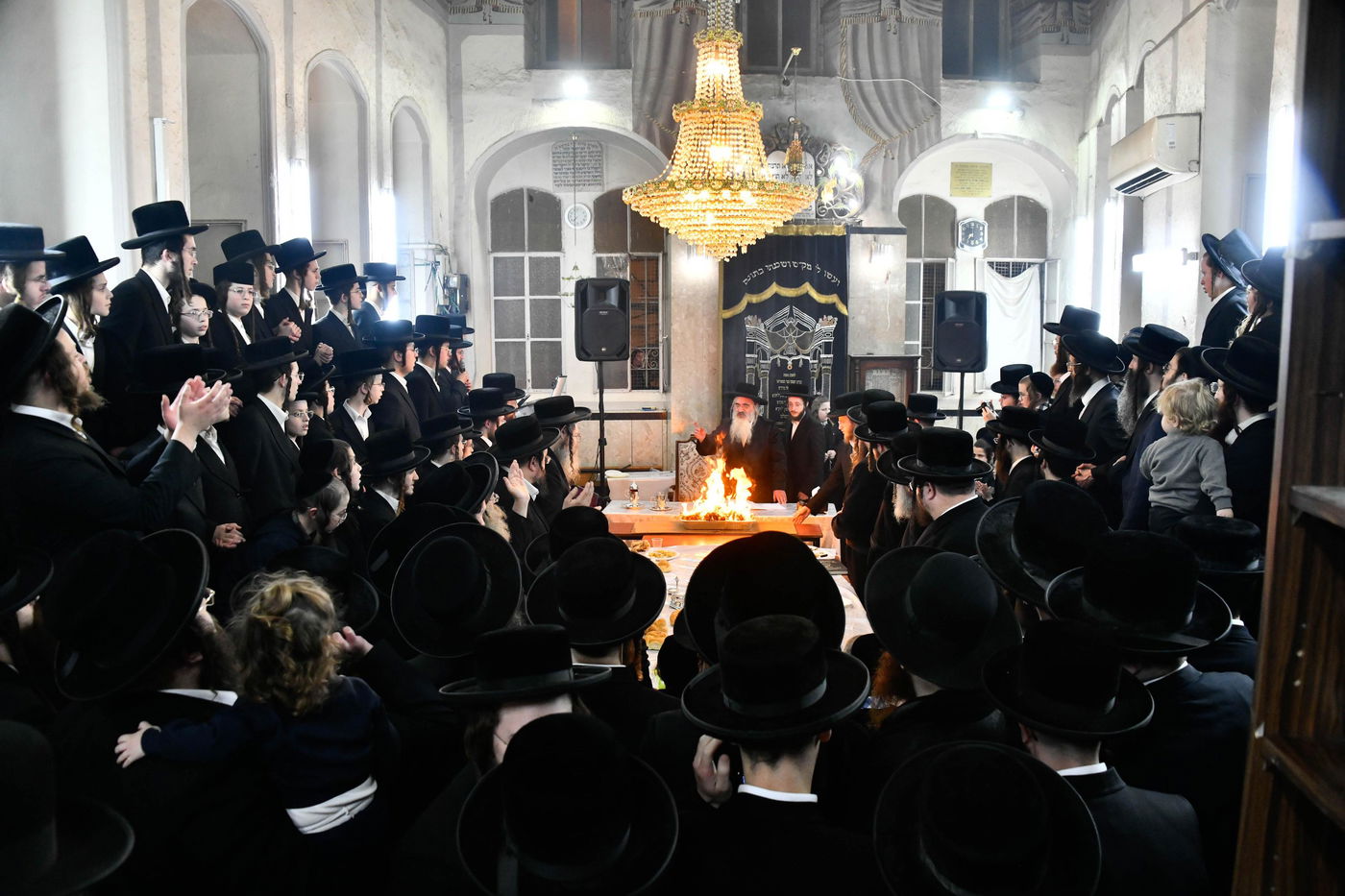 זאת חנוכה בחצה"ק לעלוב ירושלים