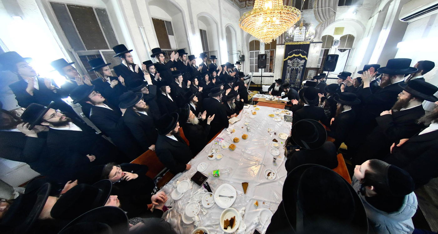 זאת חנוכה בחצה"ק לעלוב ירושלים