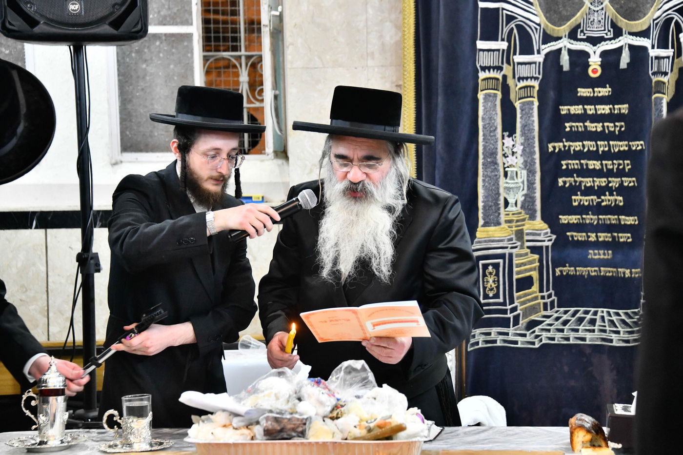 זאת חנוכה בחצה"ק לעלוב ירושלים