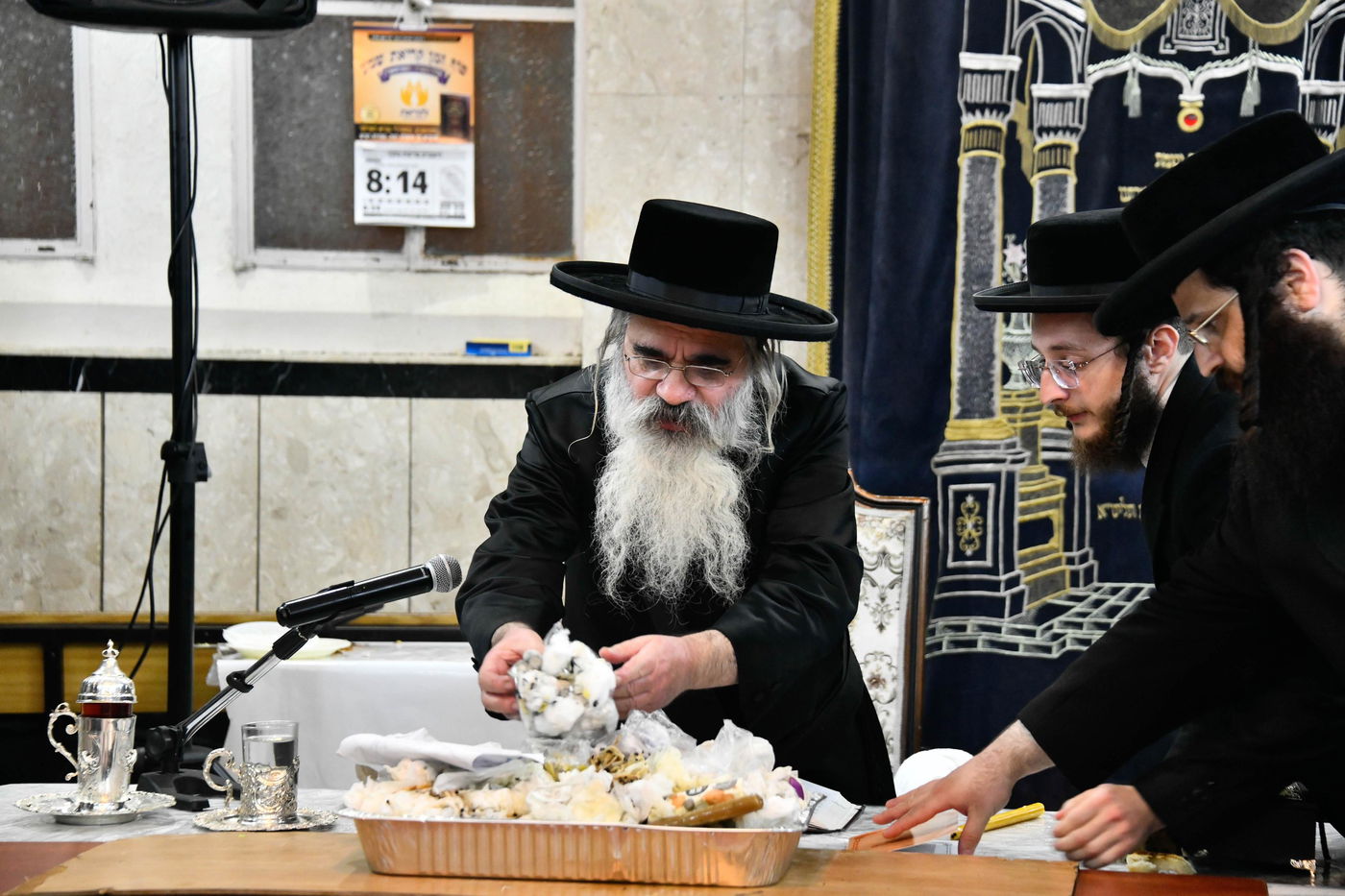 זאת חנוכה בחצה"ק לעלוב ירושלים