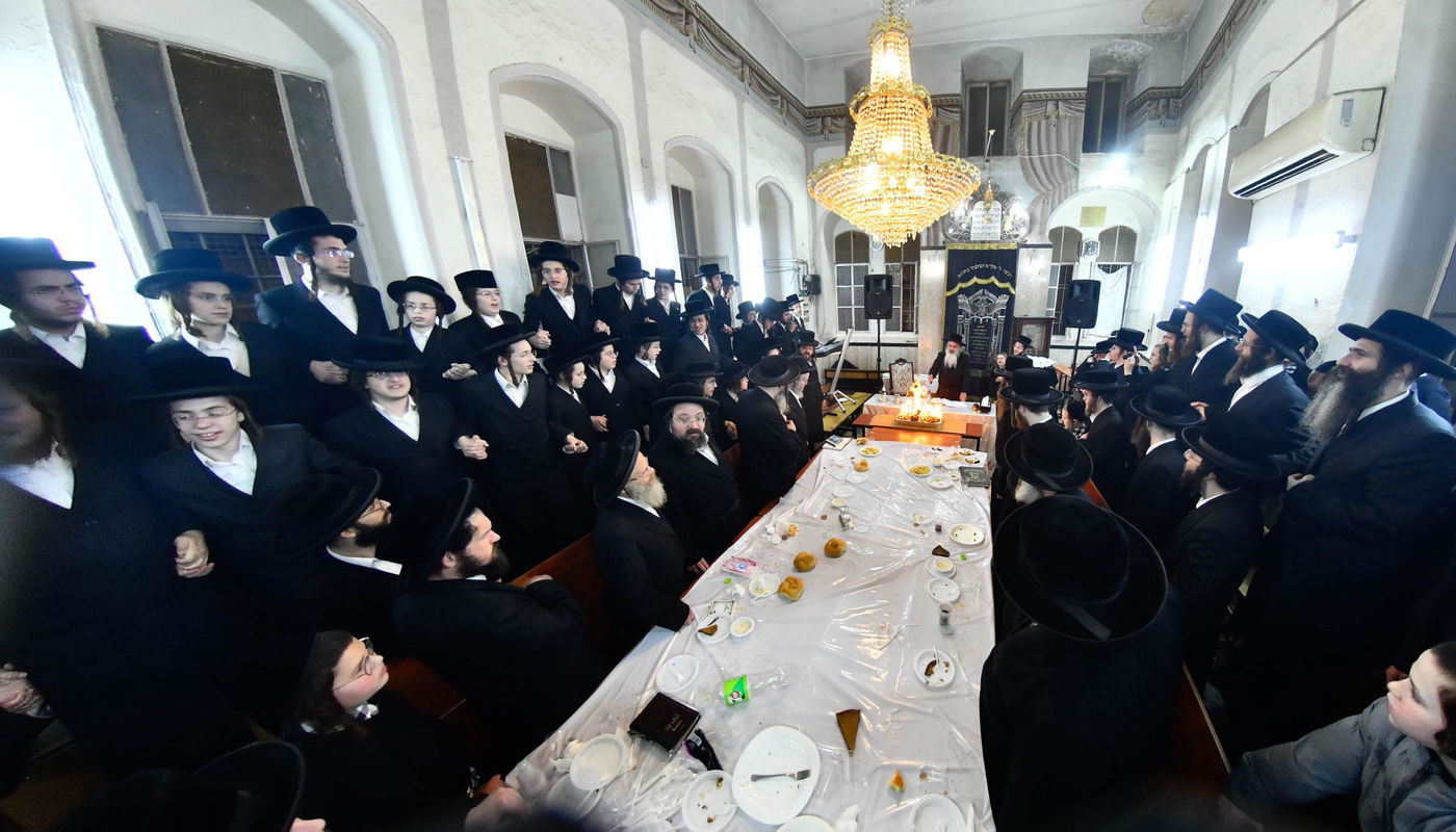 זאת חנוכה בחצה"ק לעלוב ירושלים