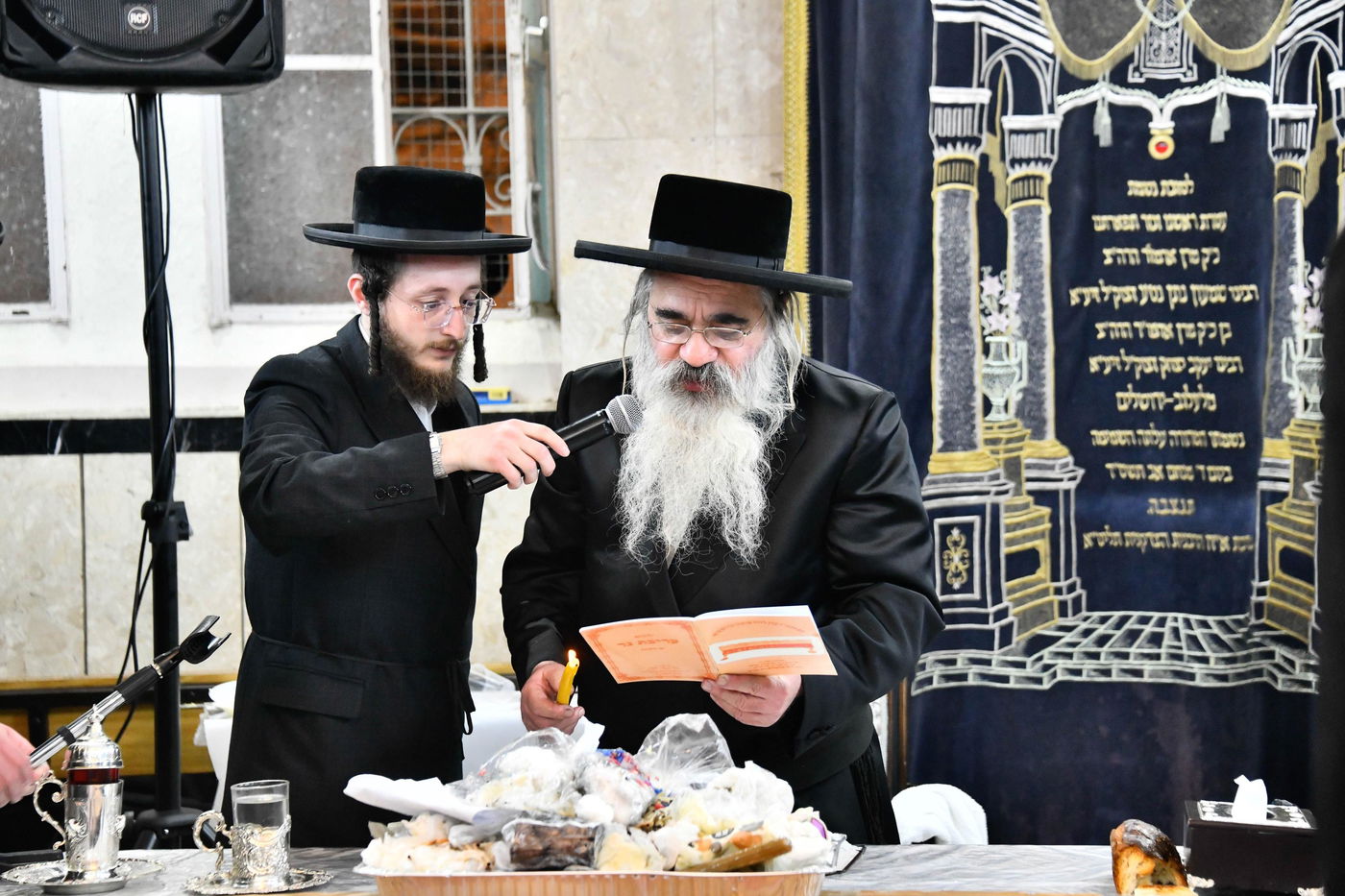 זאת חנוכה בחצה"ק לעלוב ירושלים