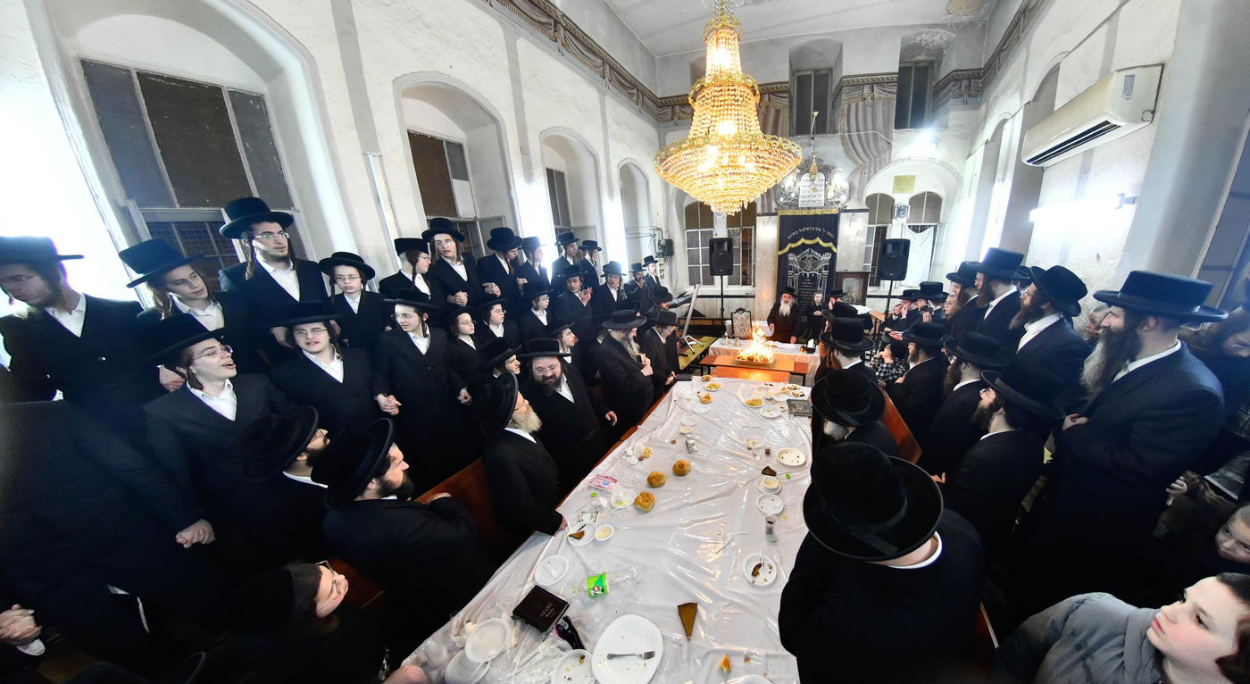 זאת חנוכה בחצה"ק לעלוב ירושלים