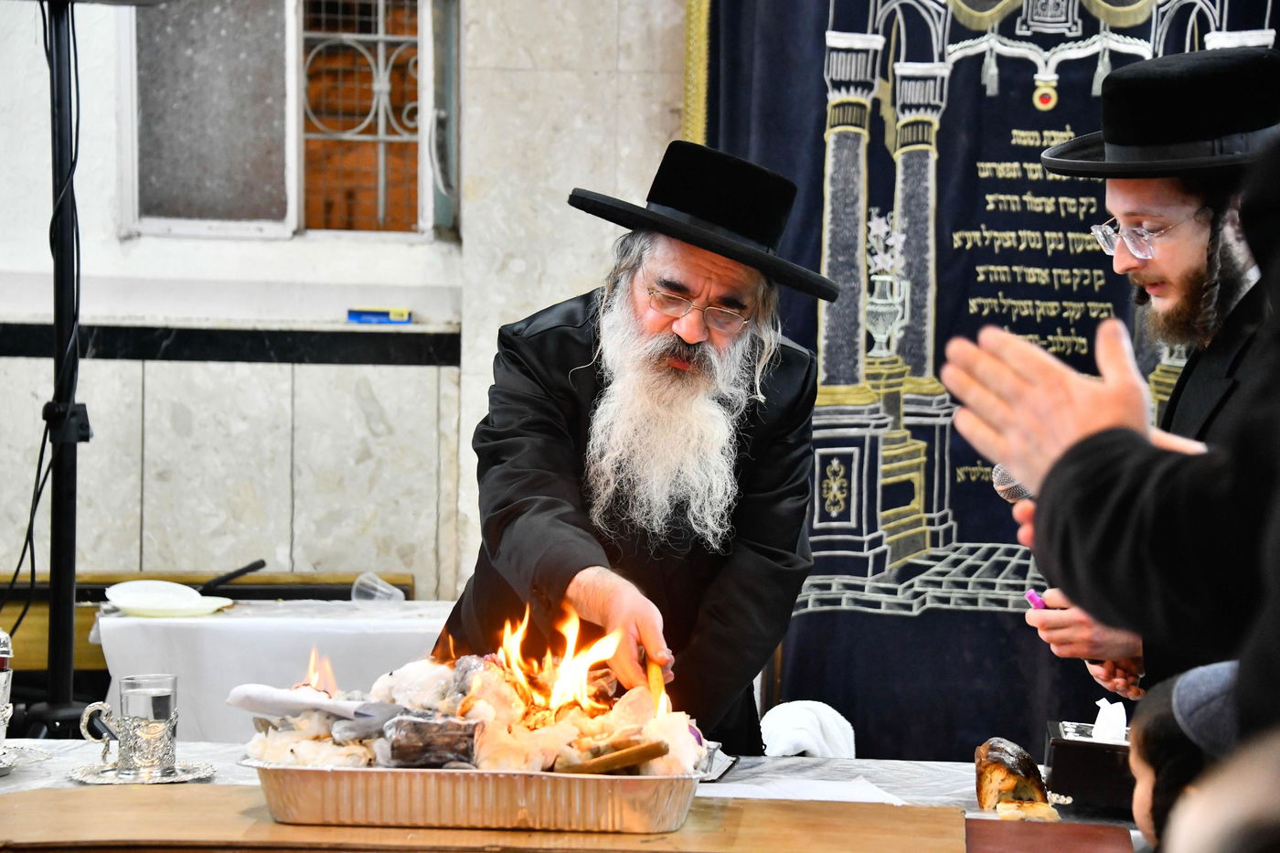 זאת חנוכה בחצה"ק לעלוב ירושלים