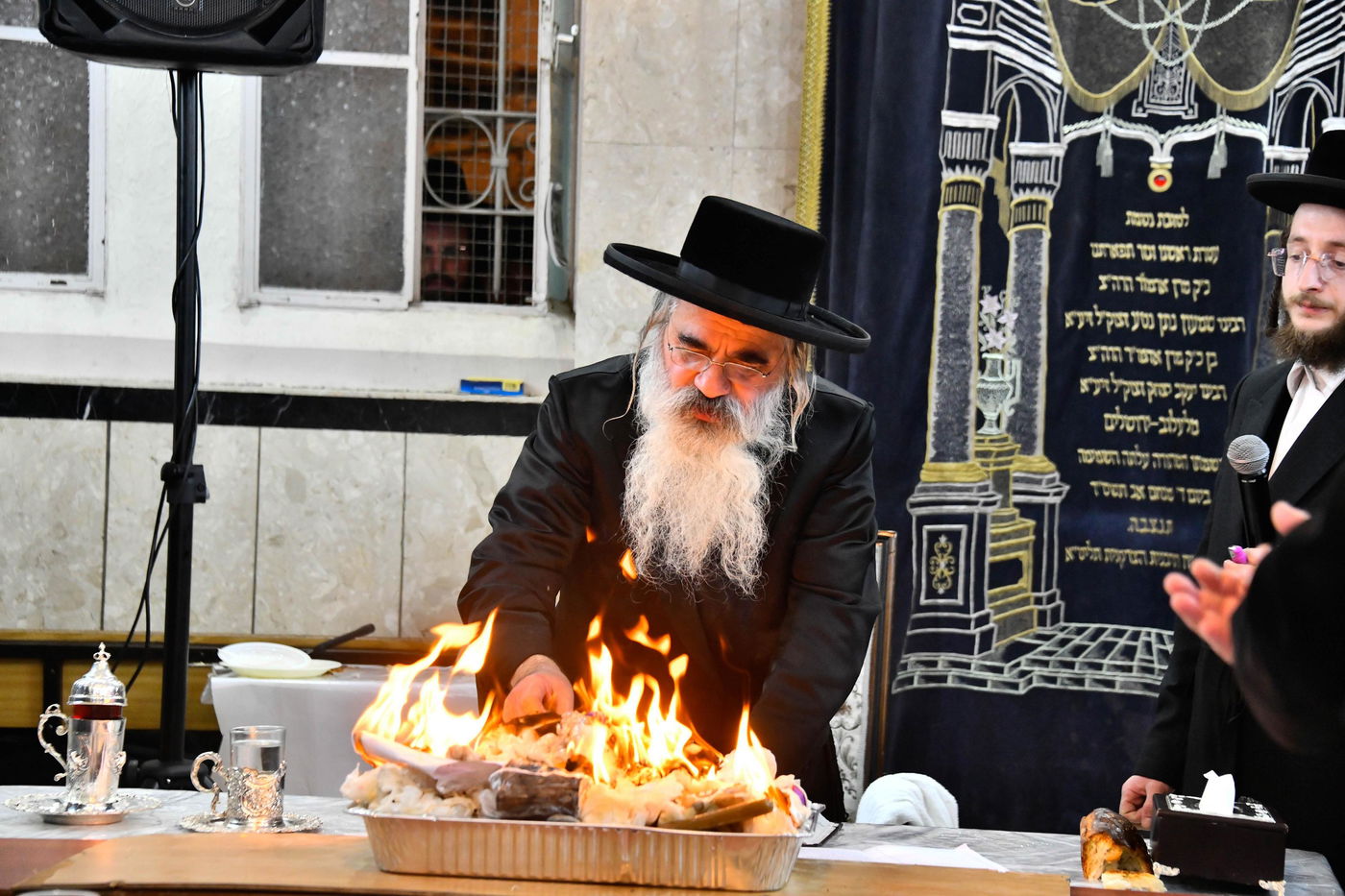 זאת חנוכה בחצה"ק לעלוב ירושלים