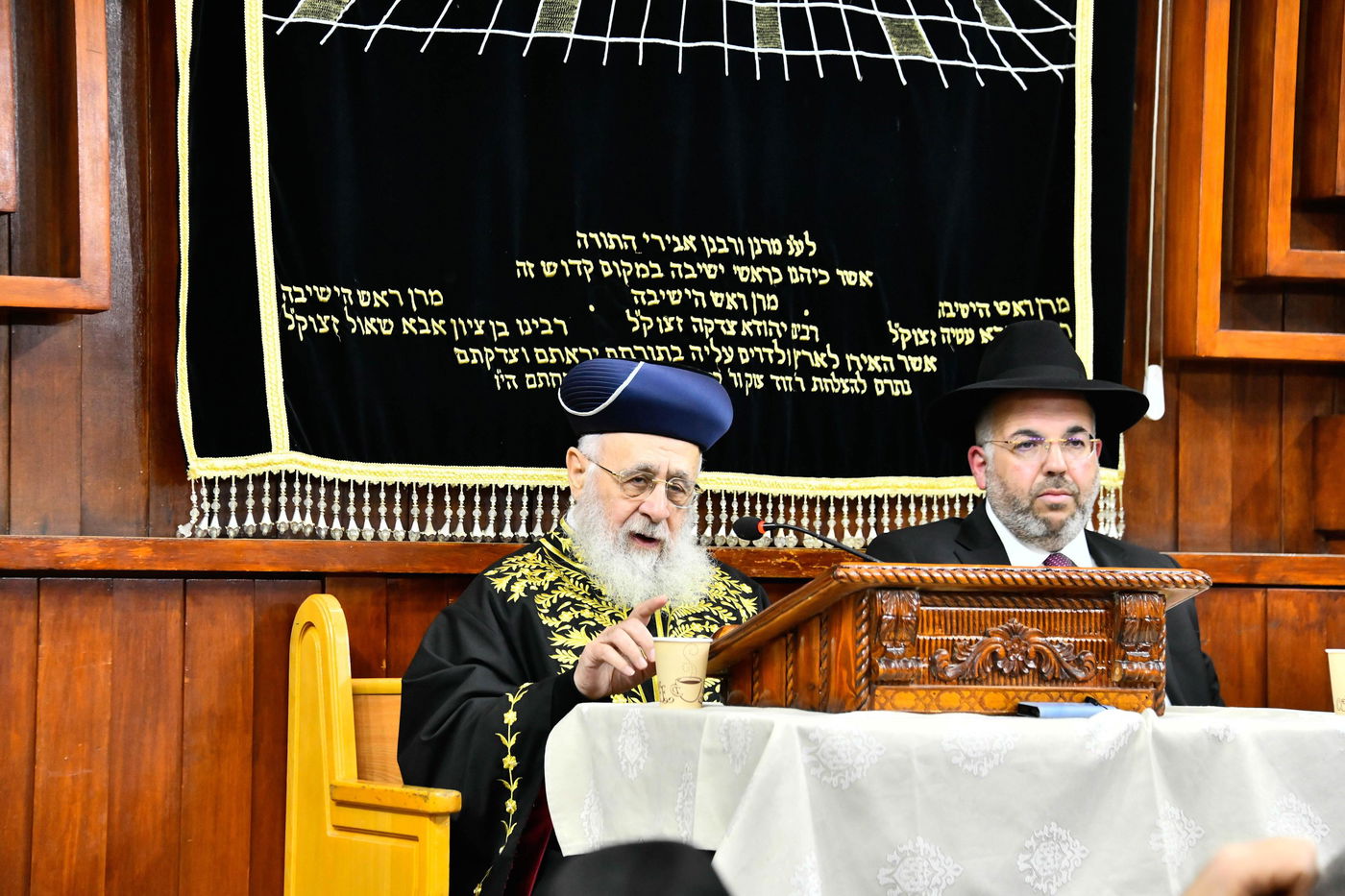 הראשל"צ הגר"י יוסף בשיעור בזאת חנוכה