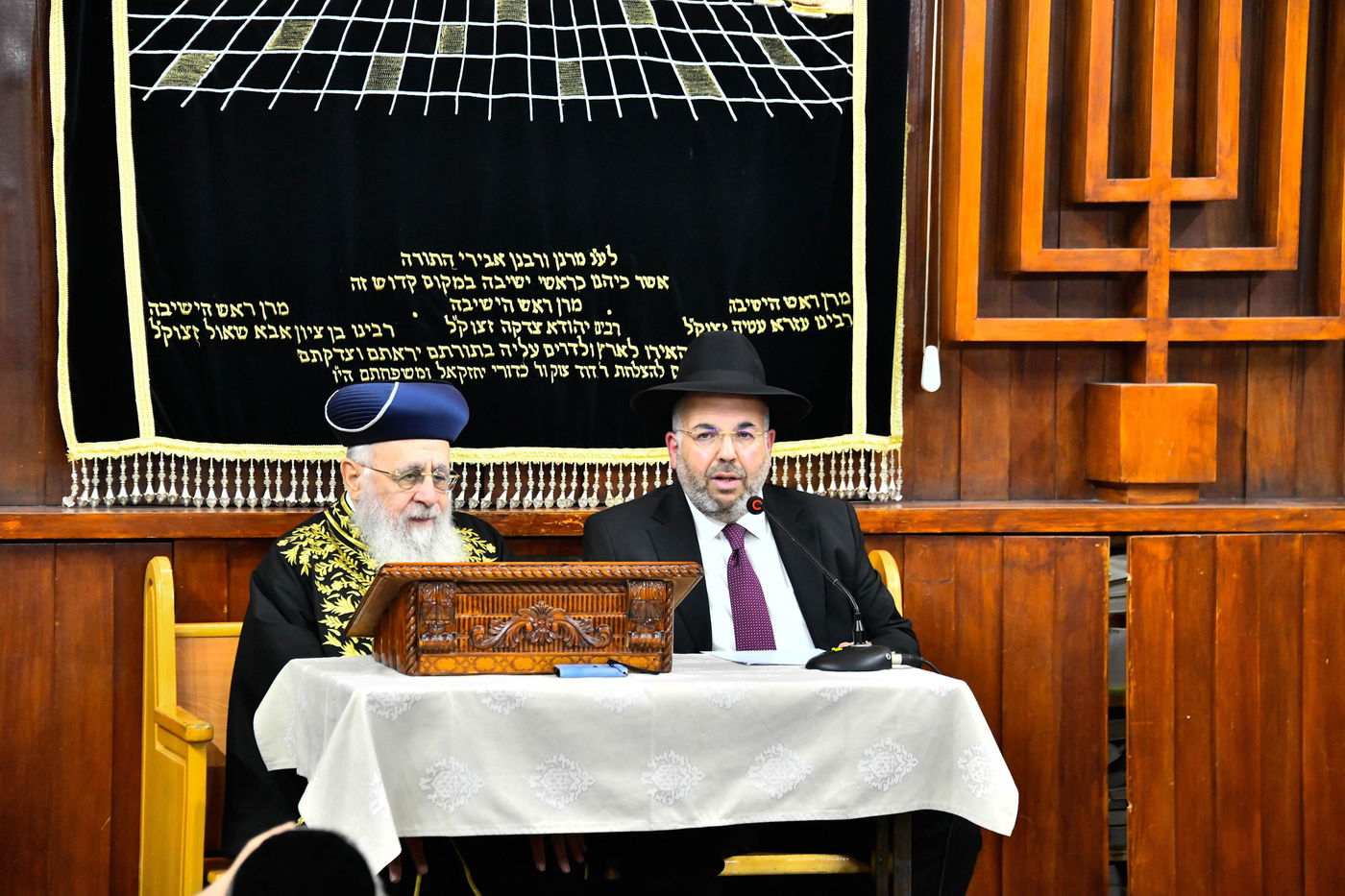 הראשל"צ הגר"י יוסף בשיעור בזאת חנוכה