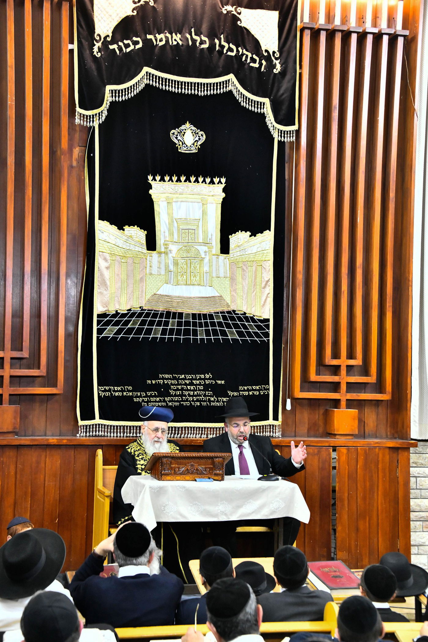 הראשל"צ הגר"י יוסף בשיעור בזאת חנוכה